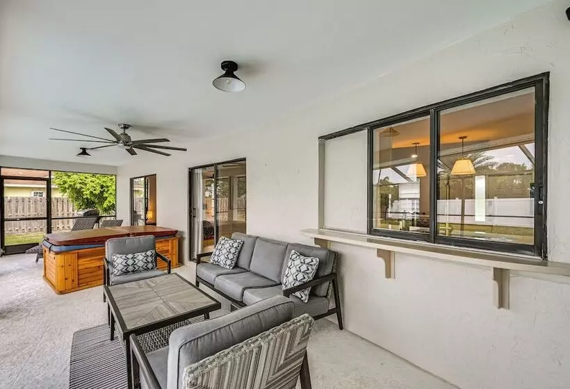 Chic Naples Home W/ Pool & Hot Tub, 4 Mi To Beach!