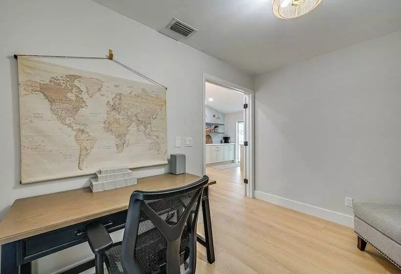 Chic Naples Home W/ Pool & Hot Tub, 4 Mi To Beach!