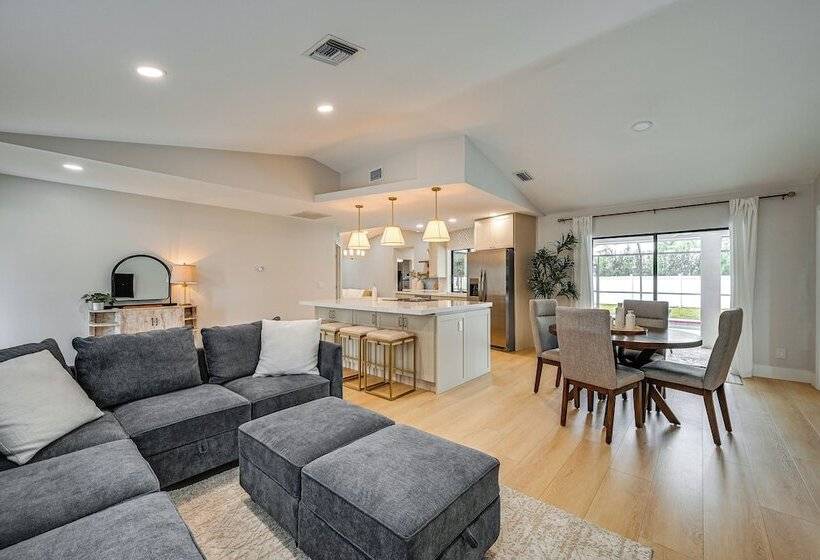 Chic Naples Home W/ Pool & Hot Tub, 4 Mi To Beach!