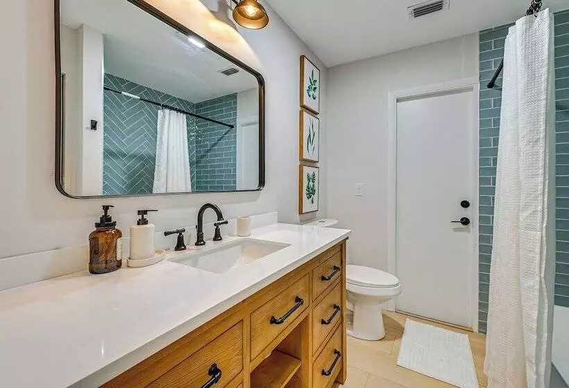 Chic Naples Home W/ Pool & Hot Tub, 4 Mi To Beach!