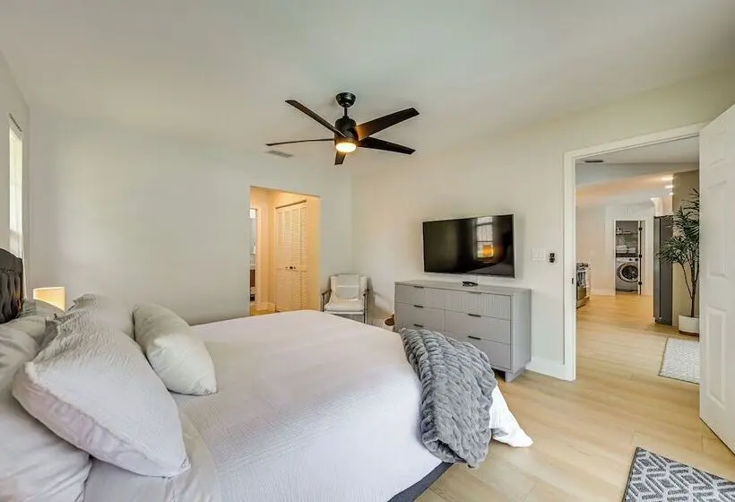 Chic Naples Home W/ Pool & Hot Tub, 4 Mi To Beach!