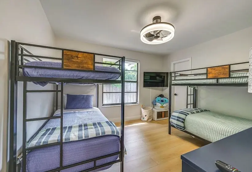 Chic Naples Home W/ Pool & Hot Tub, 4 Mi To Beach!