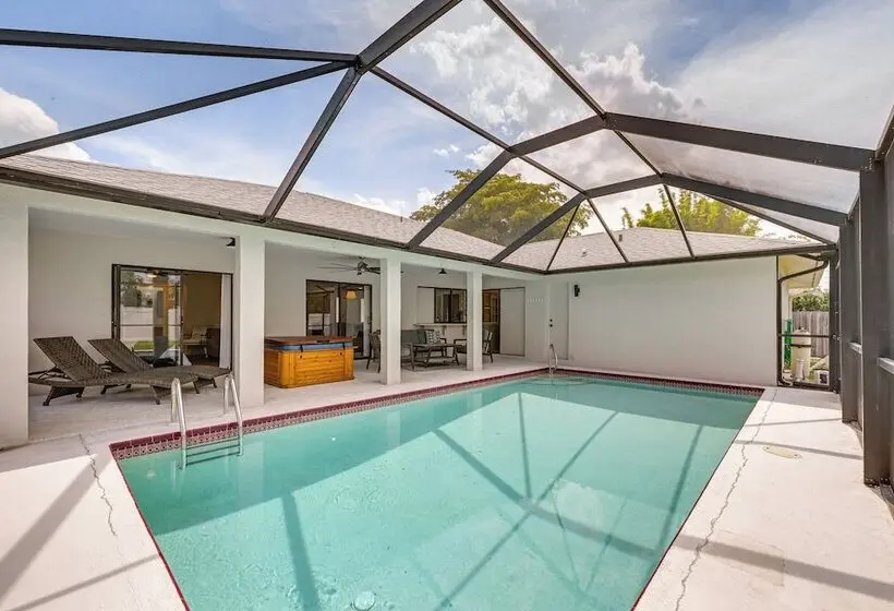 Chic Naples Home W/ Pool & Hot Tub, 4 Mi To Beach!