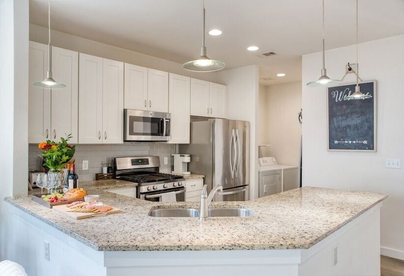 Clyde By Avantstay Great For Longer Stays, 12 Min To Downtown