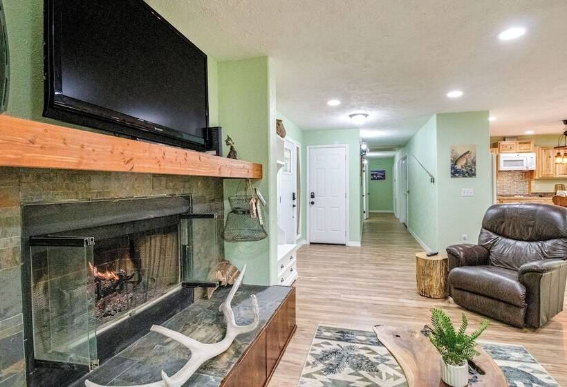 Cotter Home W/ Deck ~ 1 Mi To Big Spring Park!