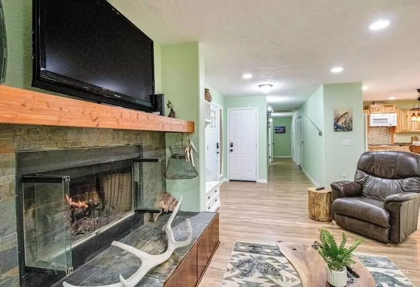 Cotter Home W/ Deck ~ 1 Mi To Big Spring Park!