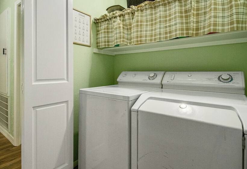 Cotter Home W/ Deck ~ 1 Mi To Big Spring Park!