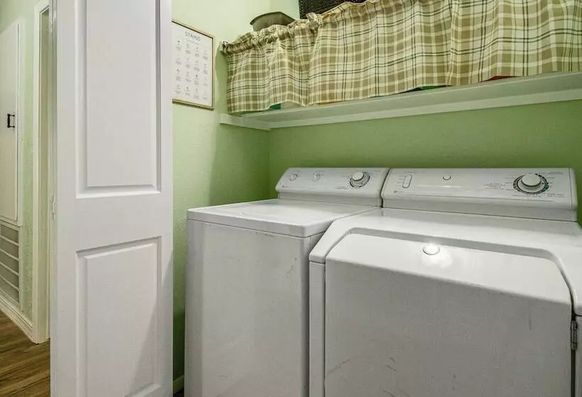 Cotter Home W/ Deck ~ 1 Mi To Big Spring Park!