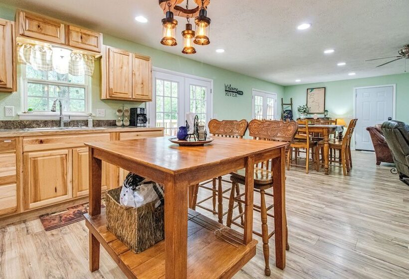 Cotter Home W/ Deck ~ 1 Mi To Big Spring Park!