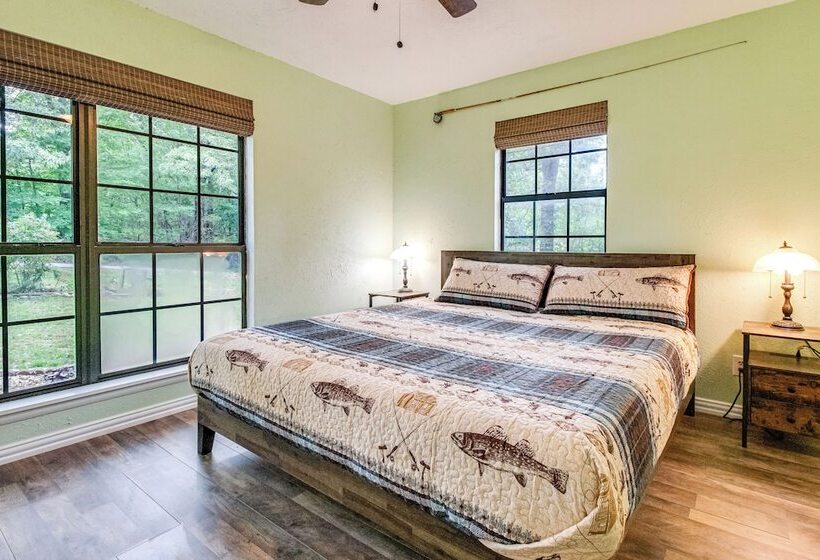 Cotter Home W/ Deck ~ 1 Mi To Big Spring Park!