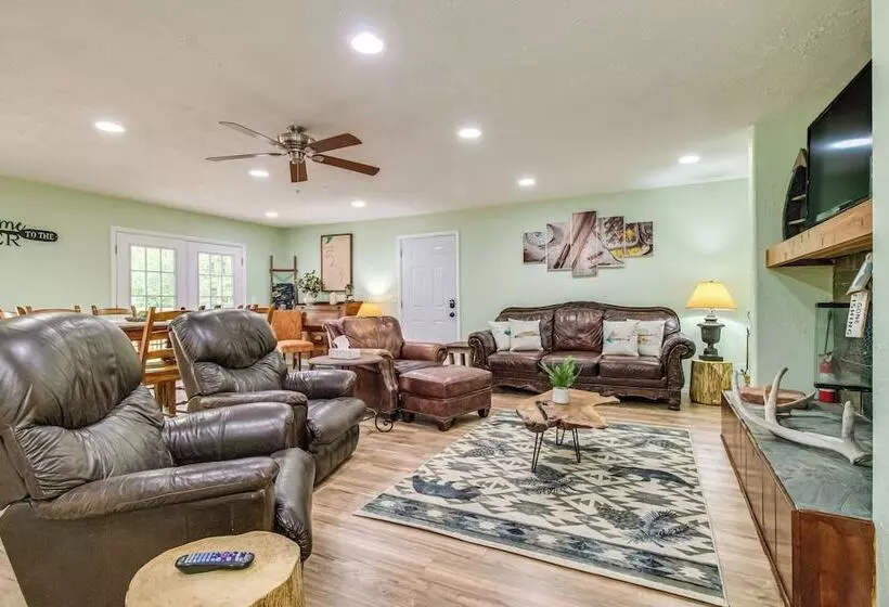 Cotter Home W/ Deck ~ 1 Mi To Big Spring Park!