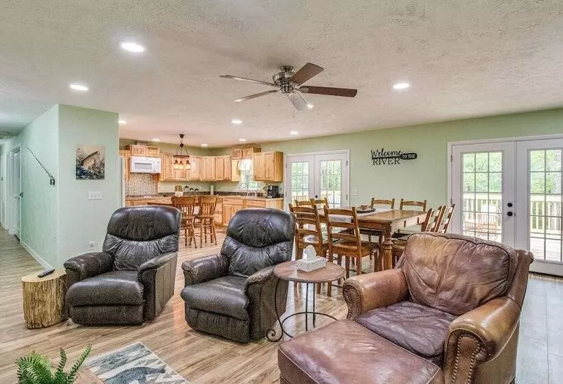 Cotter Home W/ Deck ~ 1 Mi To Big Spring Park!