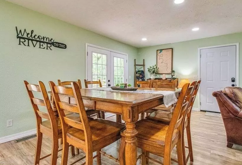 Cotter Home W/ Deck ~ 1 Mi To Big Spring Park!