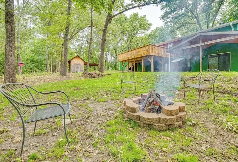 Cotter Home W/ Deck ~ 1 Mi To Big Spring Park!