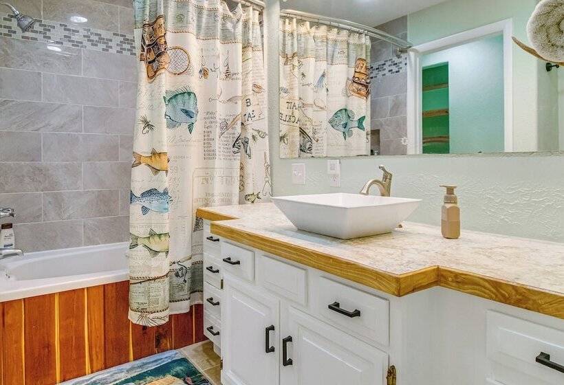 Cotter Home W/ Deck ~ 1 Mi To Big Spring Park!