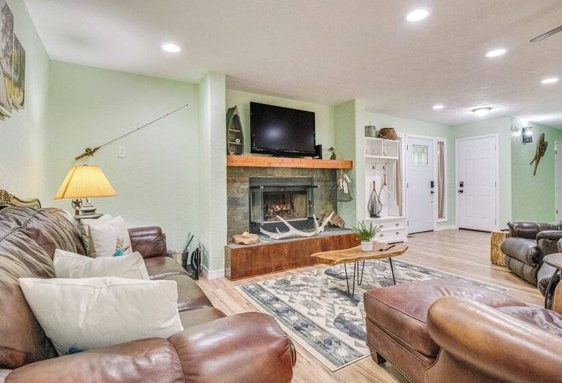 Cotter Home W/ Deck ~ 1 Mi To Big Spring Park!