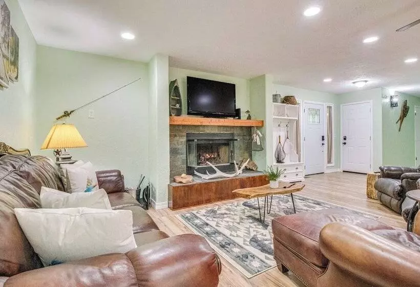 Cotter Home W/ Deck ~ 1 Mi To Big Spring Park!