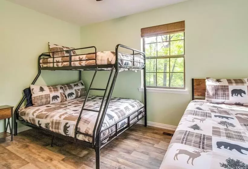 Cotter Home W/ Deck ~ 1 Mi To Big Spring Park!