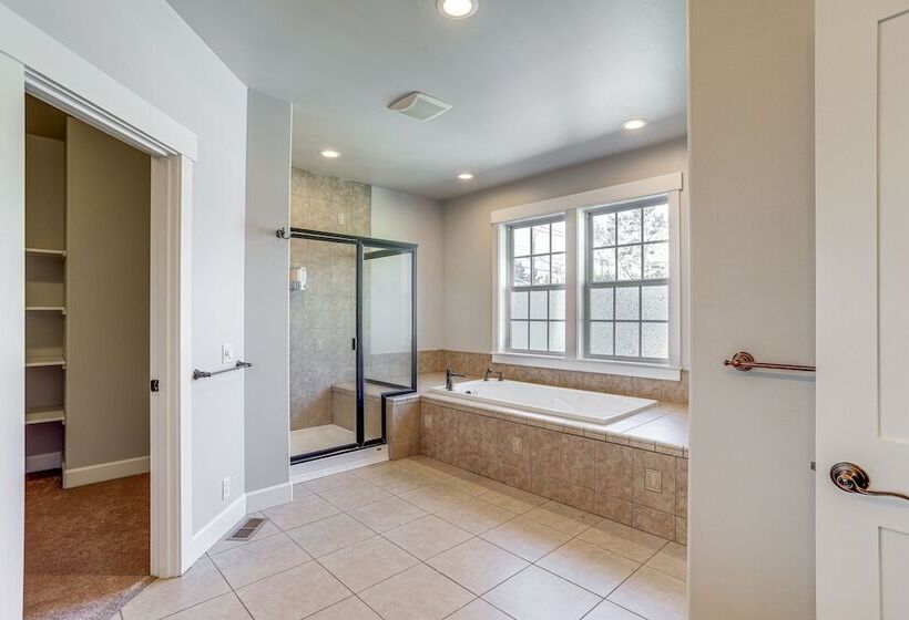 Family Friendly Seattle Getaway: 9 Mi To Downtown!