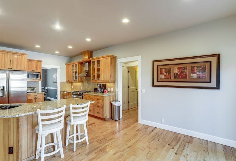 Family Friendly Seattle Getaway: 9 Mi To Downtown!