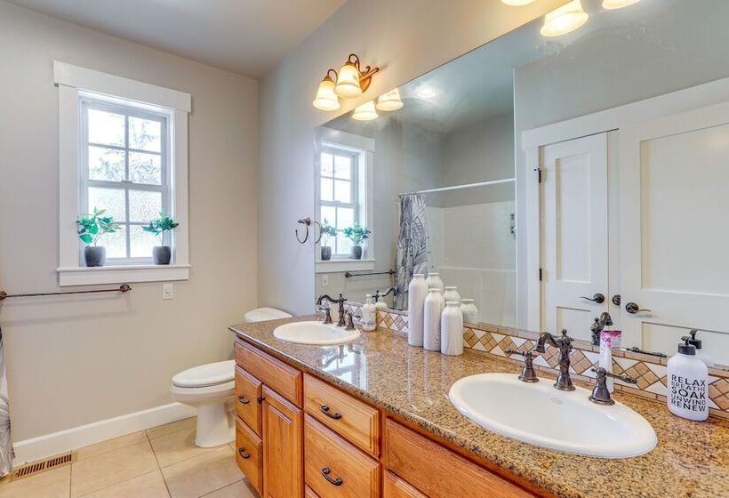 Family Friendly Seattle Getaway: 9 Mi To Downtown!