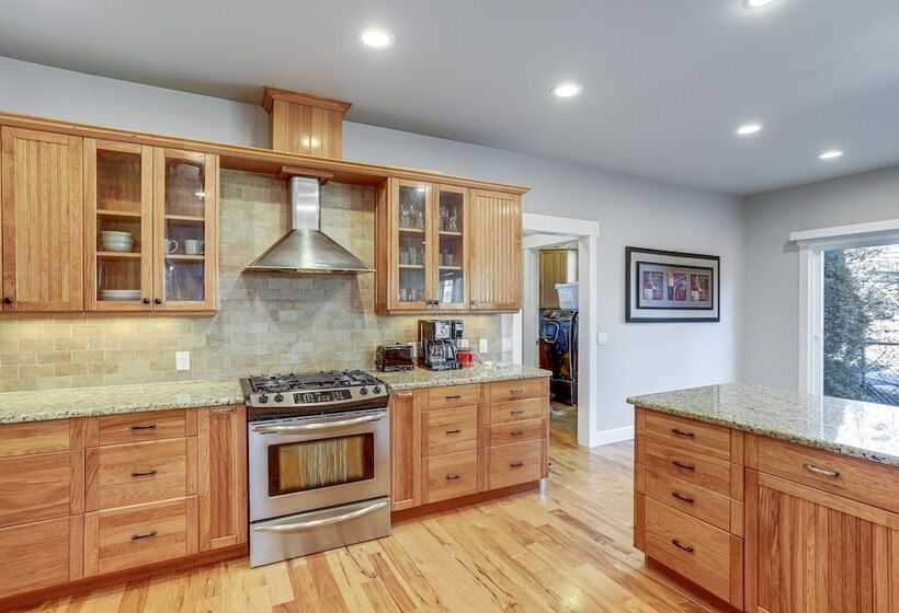 Family Friendly Seattle Getaway: 9 Mi To Downtown!