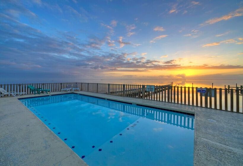 Balcony W/ Bay View Shared Pool + Boat Dock Fat Flounder By Avantstay