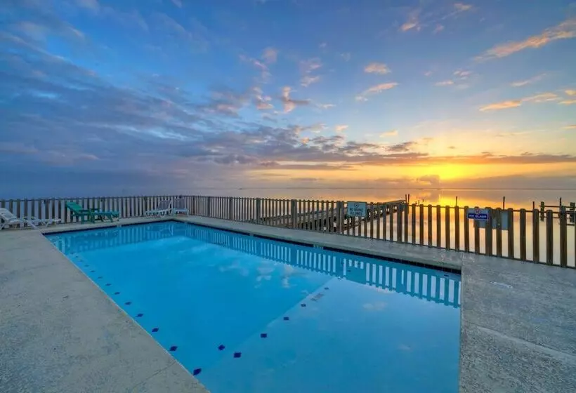 Balcony W/ Bay View Shared Pool + Boat Dock Fat Flounder By Avantstay