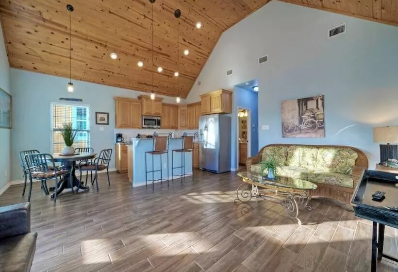 Balcony W/ Bay View Shared Pool + Boat Dock Fat Flounder By Avantstay