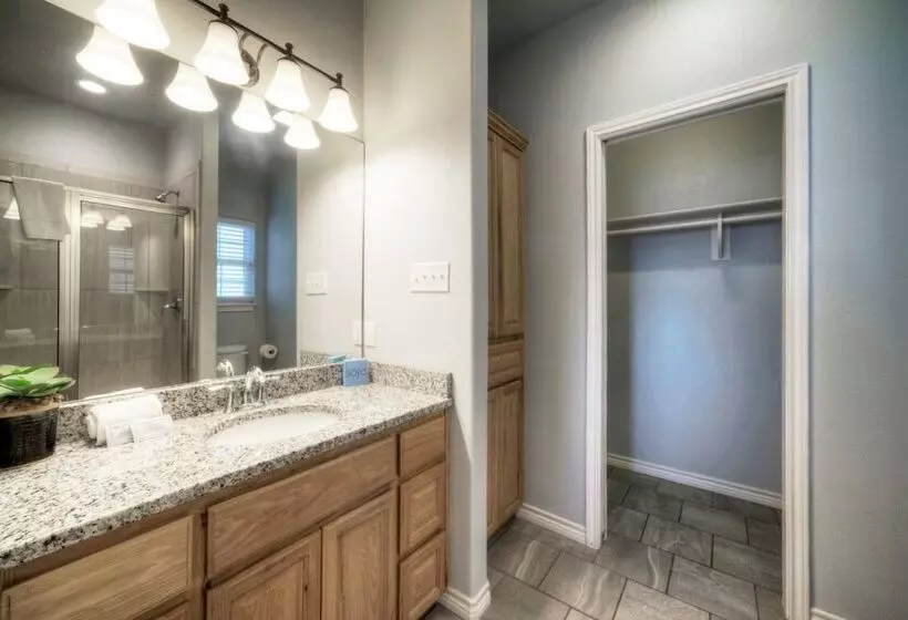 Balcony W/ Bay View Shared Pool + Boat Dock Fat Flounder By Avantstay