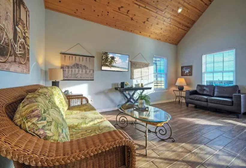 Balcony W/ Bay View Shared Pool + Boat Dock Fat Flounder By Avantstay