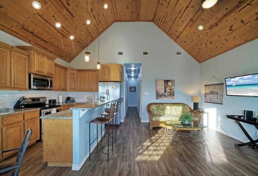 Balcony W/ Bay View Shared Pool + Boat Dock Fat Flounder By Avantstay