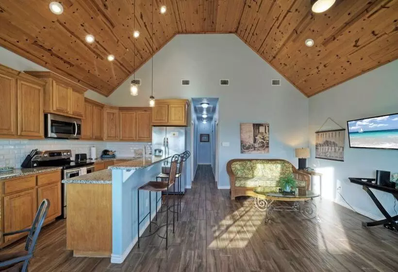 Balcony W/ Bay View Shared Pool + Boat Dock Fat Flounder By Avantstay