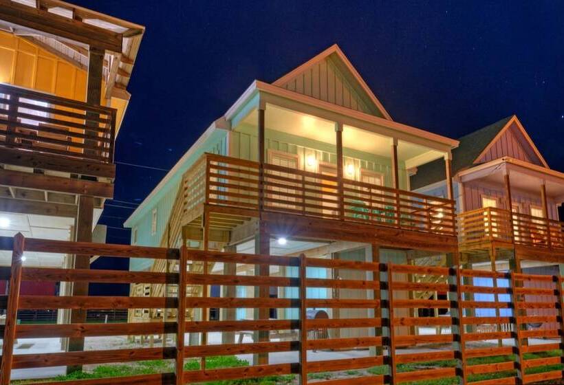 Balcony W/ Bay View Shared Pool + Boat Dock Fat Flounder By Avantstay