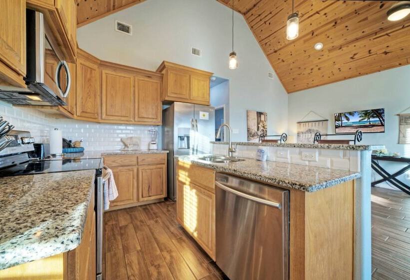 Balcony W/ Bay View Shared Pool + Boat Dock Fat Flounder By Avantstay