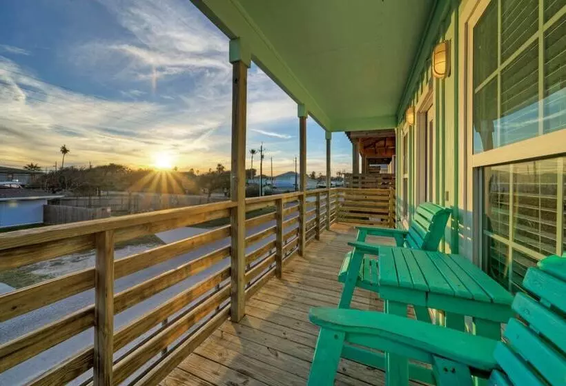 Balcony W/ Bay View Shared Pool + Boat Dock Fat Flounder By Avantstay
