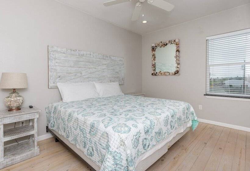 Waterfront, Shared Boat Dock & Pool W/ Views Fins And Feathers By Avantstay