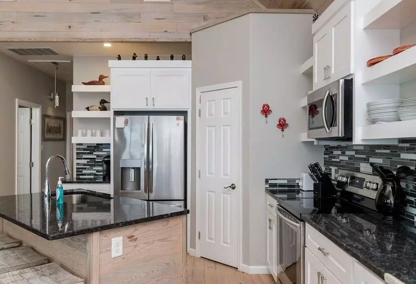 Waterfront, Shared Boat Dock & Pool W/ Views Fins And Feathers By Avantstay