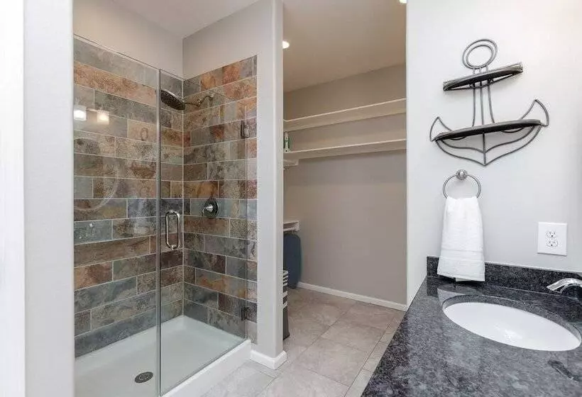 Waterfront, Shared Boat Dock & Pool W/ Views Fins And Feathers By Avantstay