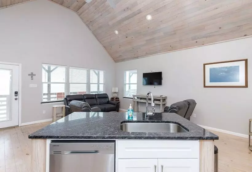 Waterfront, Shared Boat Dock & Pool W/ Views Fins And Feathers By Avantstay