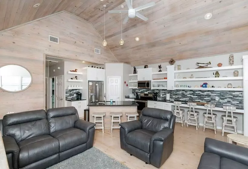 Waterfront, Shared Boat Dock & Pool W/ Views Fins And Feathers By Avantstay