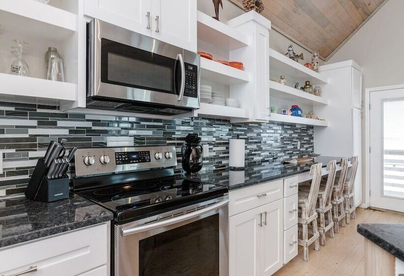 Waterfront, Shared Boat Dock & Pool W/ Views Fins And Feathers By Avantstay