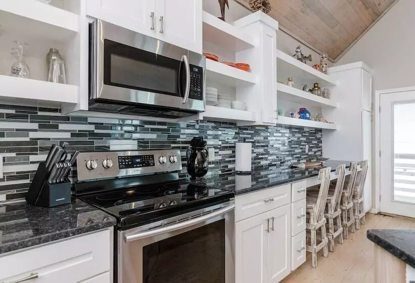 Waterfront, Shared Boat Dock & Pool W/ Views Fins And Feathers By Avantstay