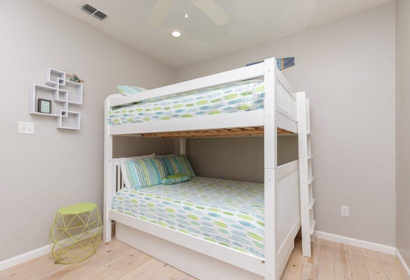 Waterfront, Shared Boat Dock & Pool W/ Views Fins And Feathers By Avantstay