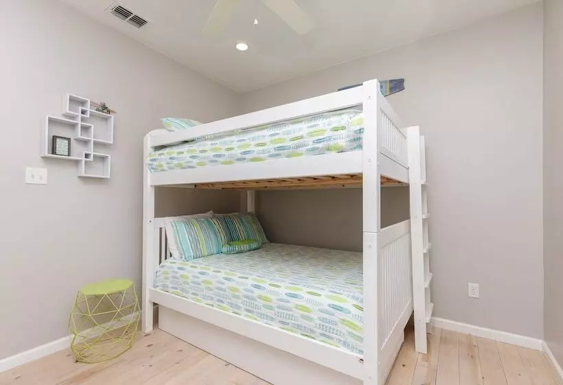 Waterfront, Shared Boat Dock & Pool W/ Views Fins And Feathers By Avantstay