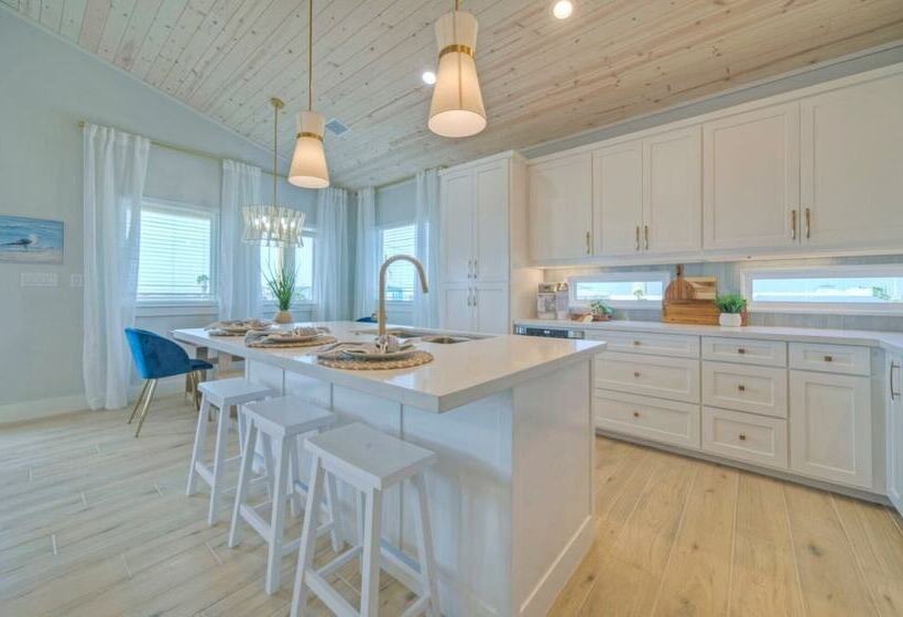 Flirty Flamingo By Avantstay Private Pool, Firepit, Balcony