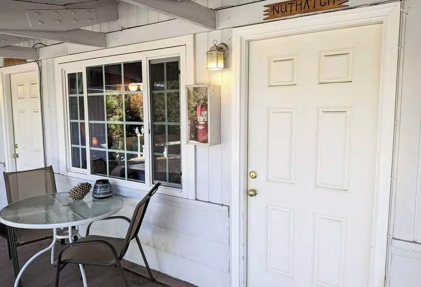 Hotelli Bluebird Cottage Inn