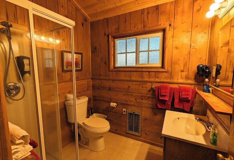 هتل Bluebird Cottage Inn