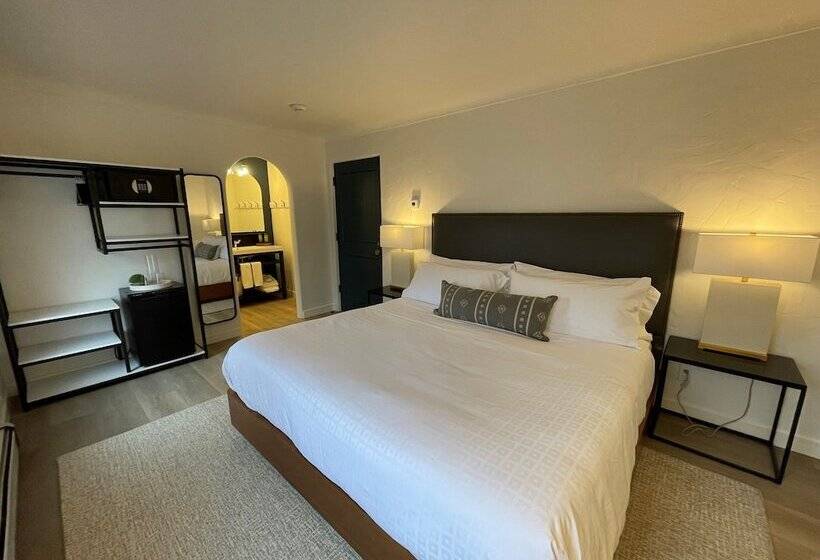 Hotel Eagle River Inn