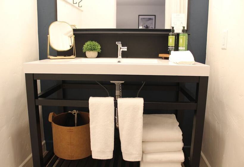 Hotel Eagle River Inn